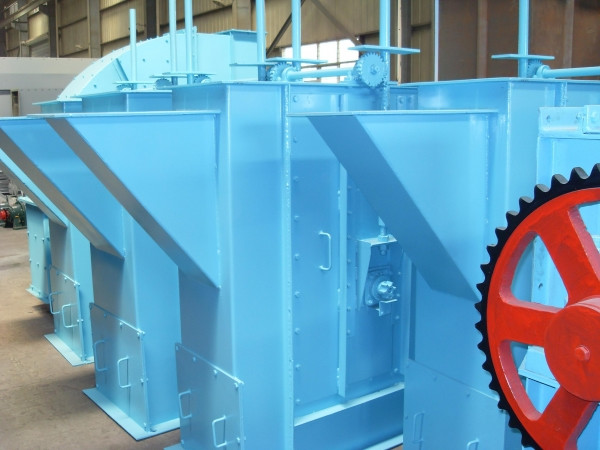 斗式提升機(jī)在運(yùn)行時(shí)如果異常響動(dòng)，其原因不外乎如下幾種(斗式提升機(jī)在運(yùn)轉(zhuǎn)過(guò)程中,操作人員注意)