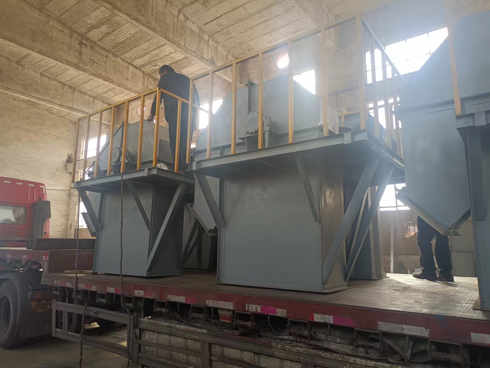 板鏈斗式提升機(jī)的型號需要根據(jù)哪些技術(shù)參數(shù)來確定？(z型斗式提升機(jī))